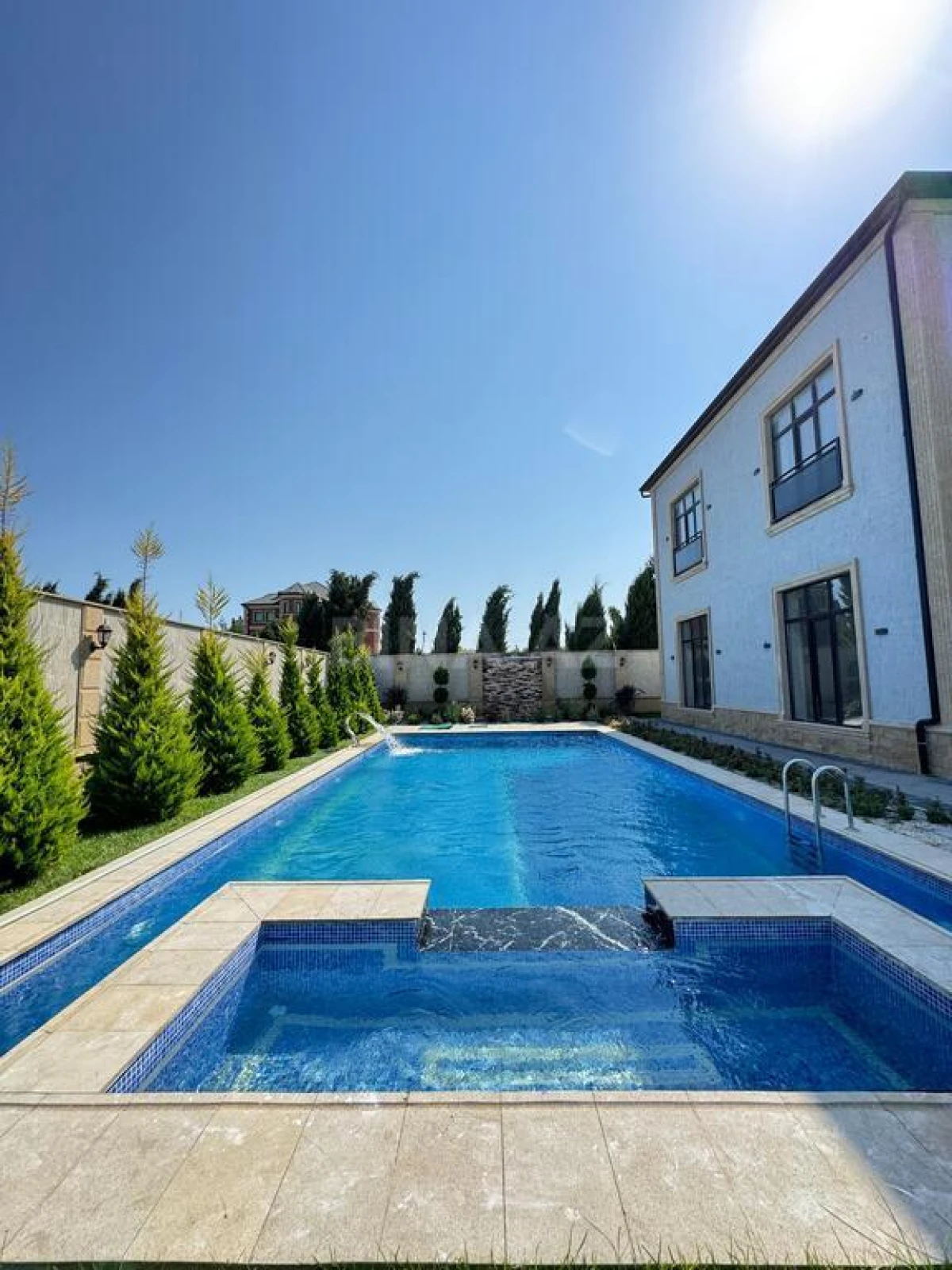 Satılır 7 otaqlı həyət evi 500 m²