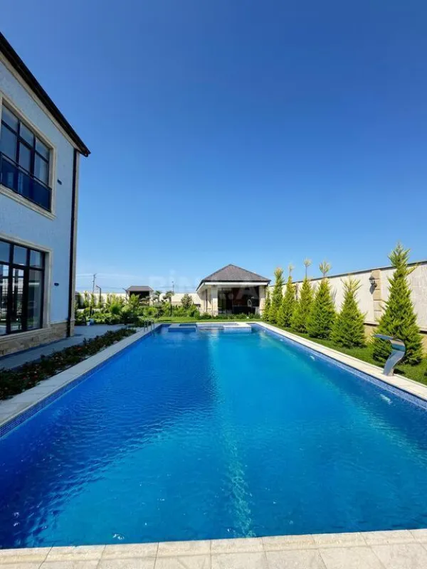 Satılır 7 otaqlı həyət evi 500 m²