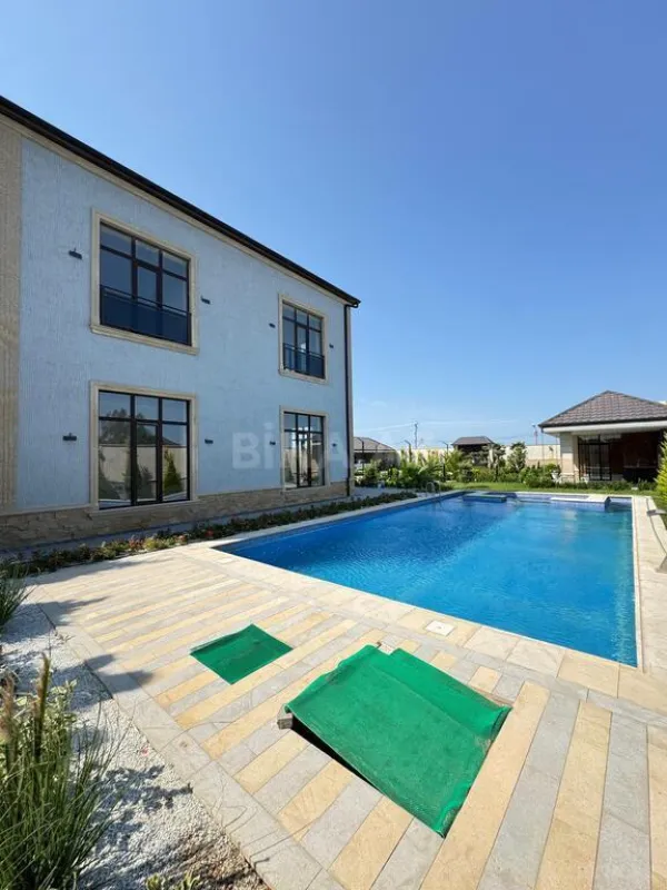 Satılır 7 otaqlı həyət evi 500 m²