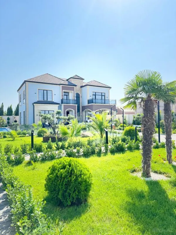 Satılır 7 otaqlı həyət evi 500 m²