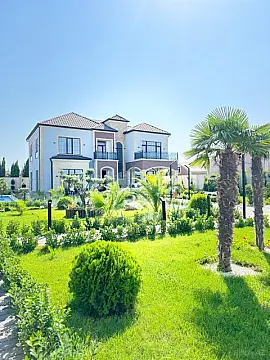 Satılır 7 otaqlı həyət evi 500 m²