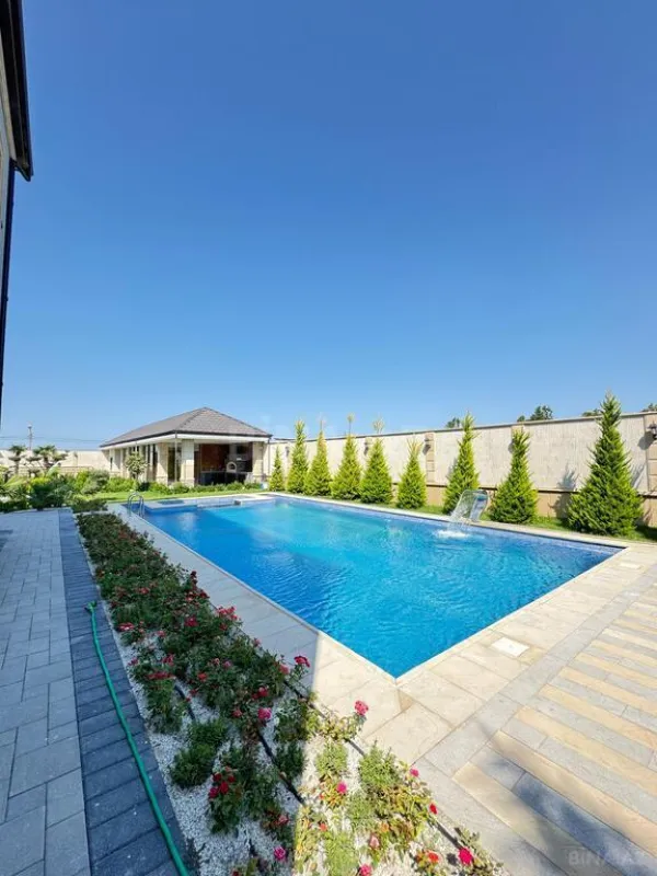 Satılır 7 otaqlı həyət evi 500 m²