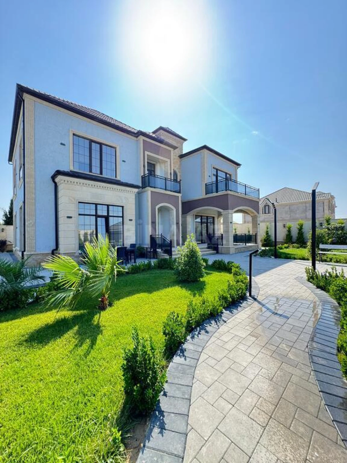 Satılır 7 otaqlı həyət evi 500 m²
