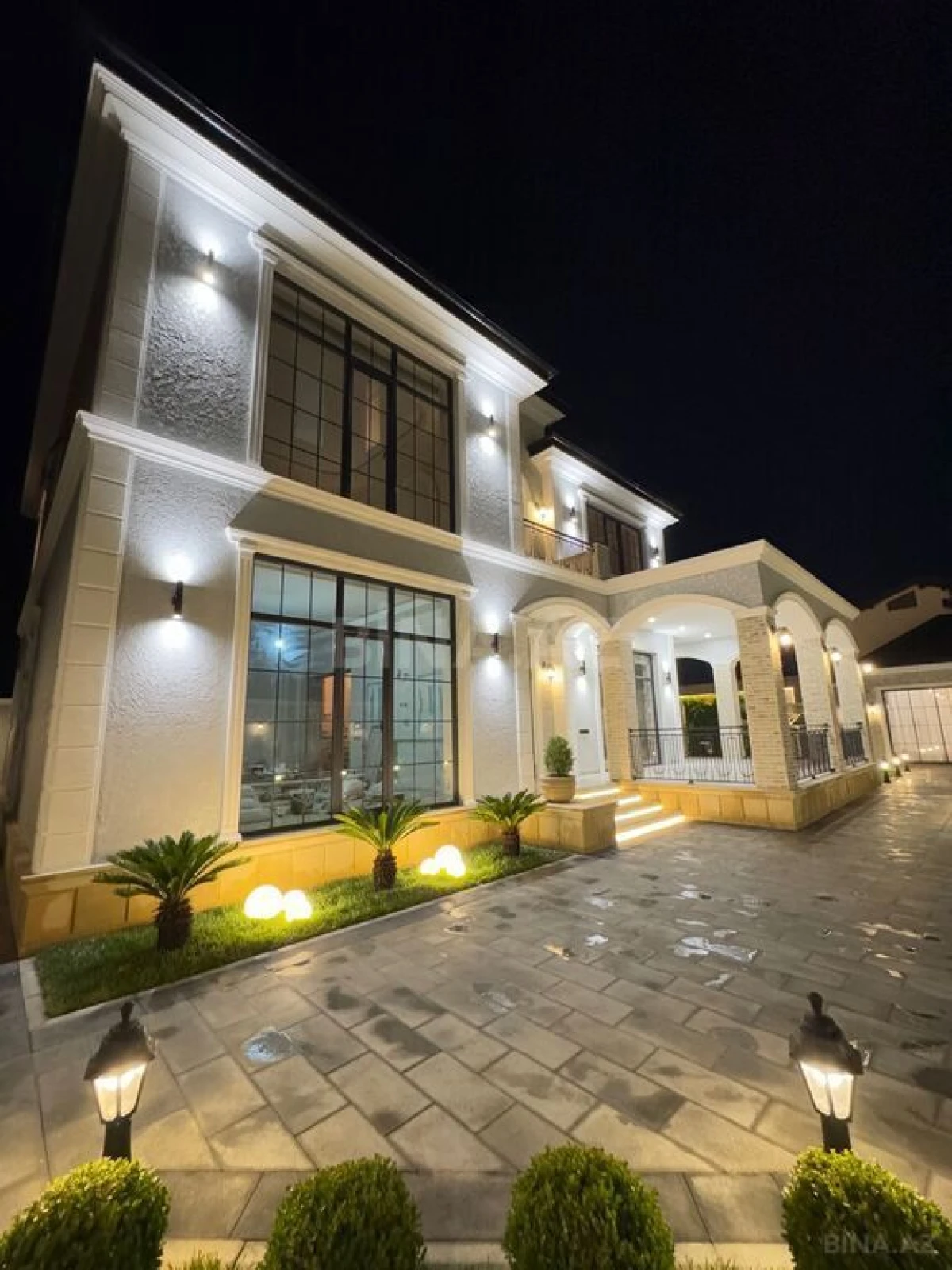 Satılır 8 otaqlı həyət evi 500 m²