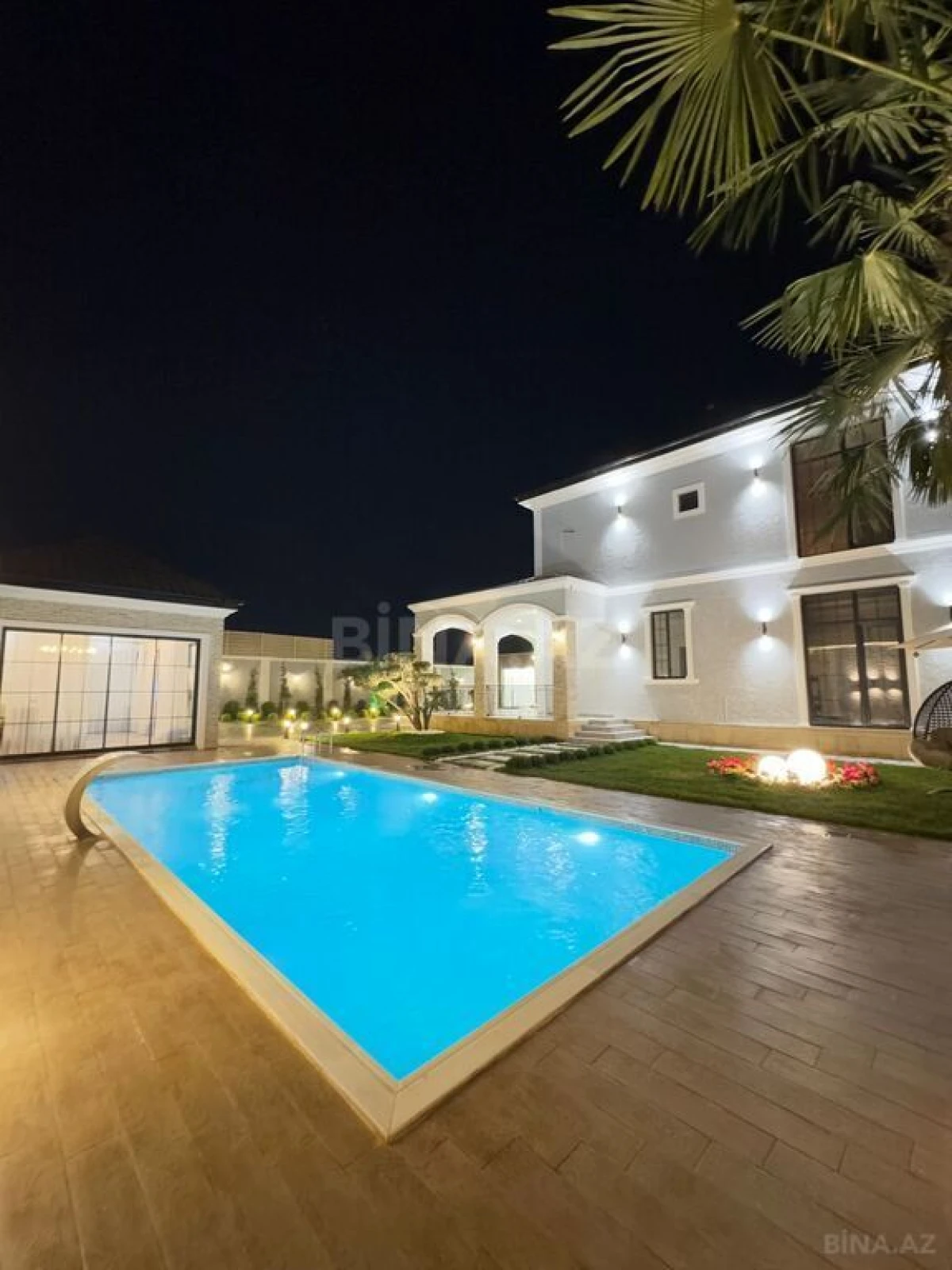 Satılır 8 otaqlı həyət evi 500 m²