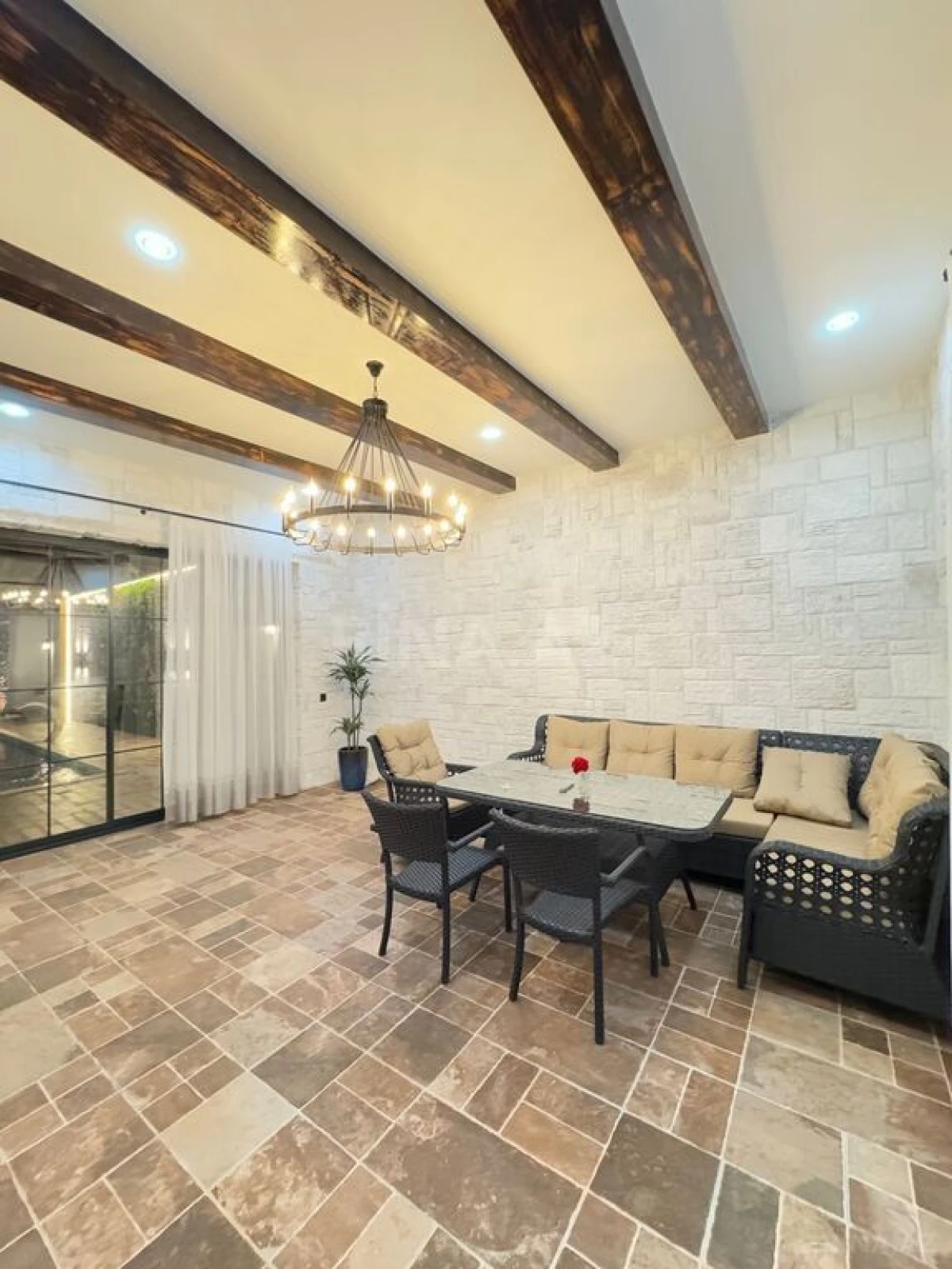 Satılır 8 otaqlı həyət evi 500 m²