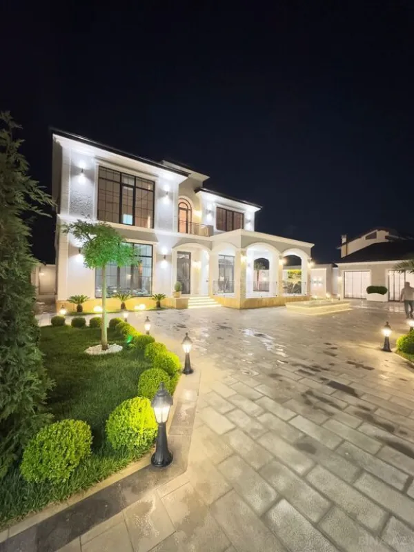 Satılır 8 otaqlı həyət evi 500 m²