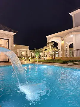 Satılır 8 otaqlı həyət evi 500 m²