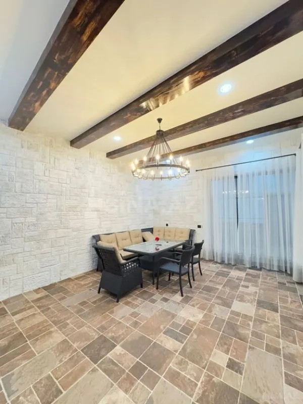 Satılır 8 otaqlı həyət evi 500 m²