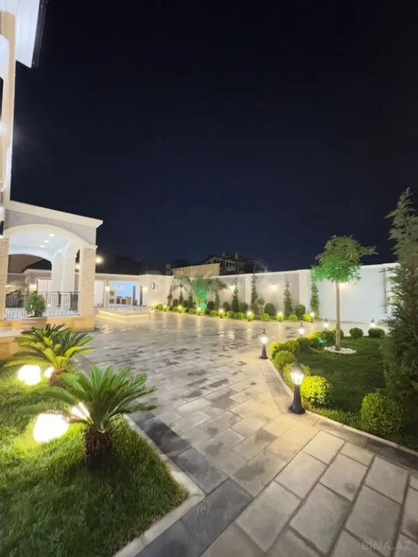 Satılır 8 otaqlı həyət evi 500 m²