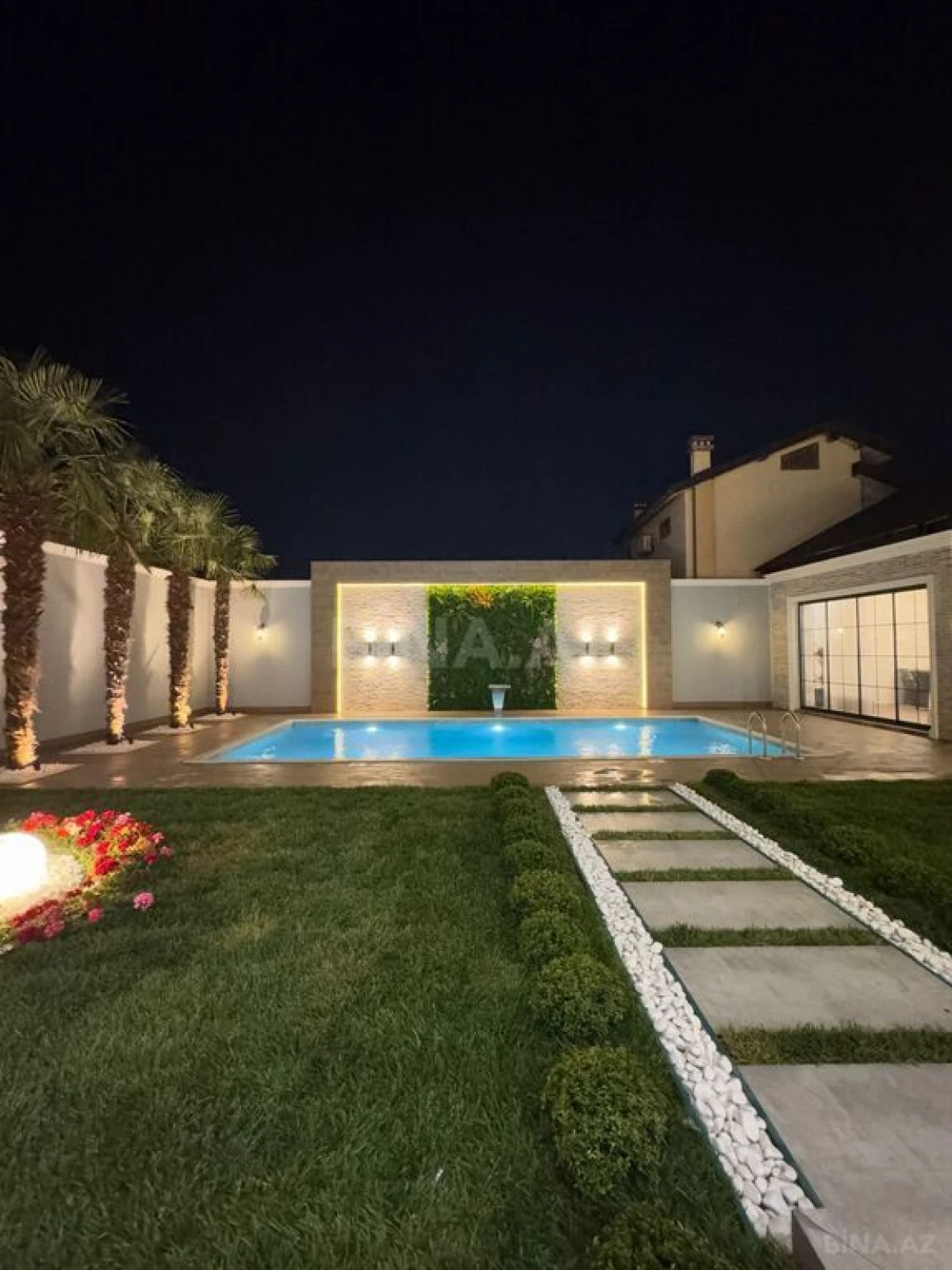 Satılır 8 otaqlı həyət evi 500 m²