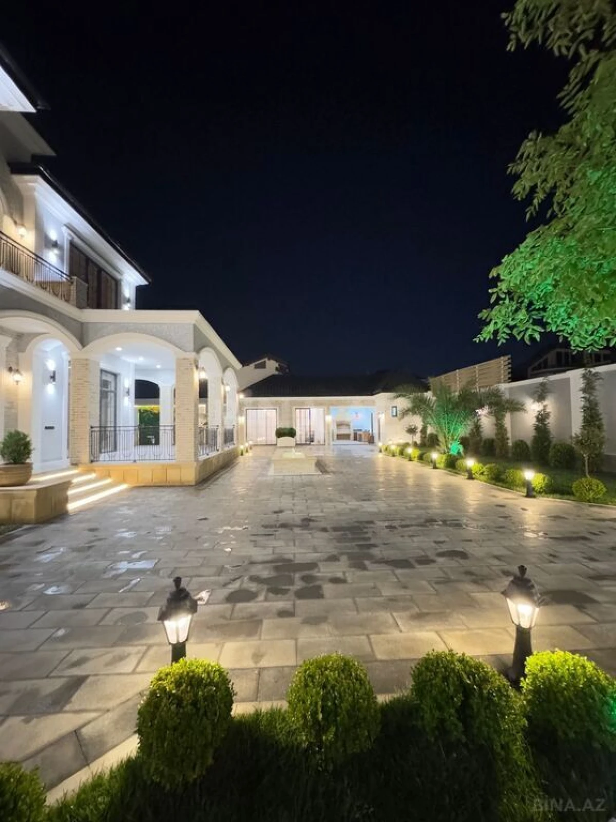 Satılır 8 otaqlı həyət evi 500 m²