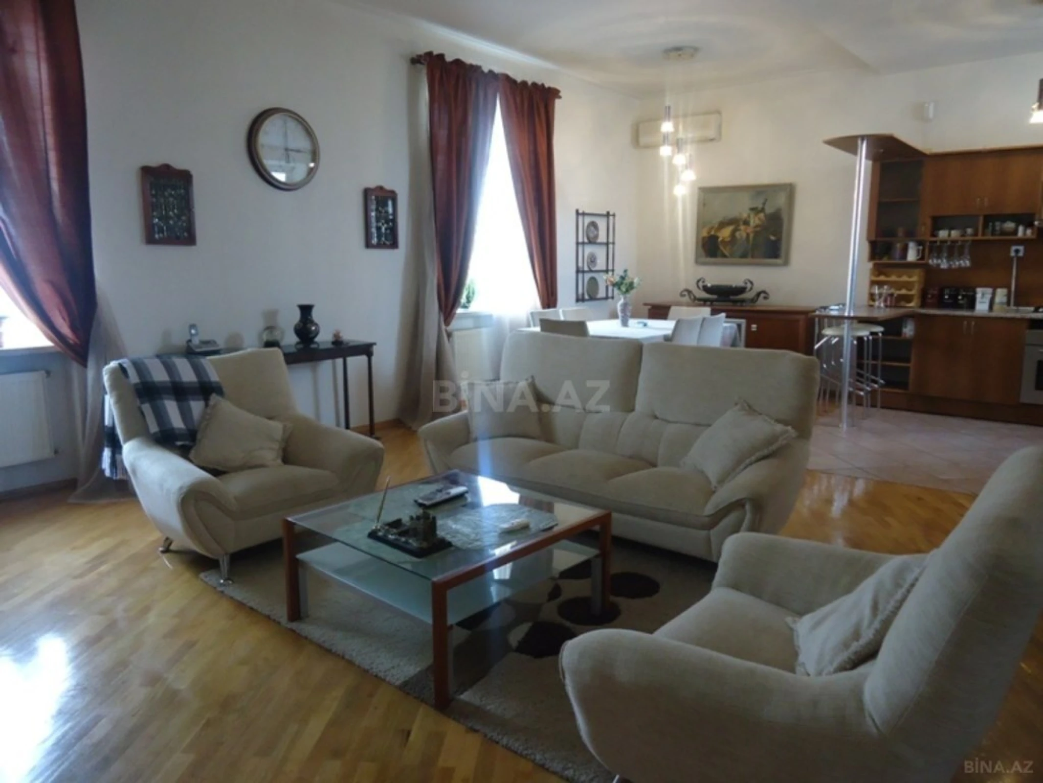 Satılır 5 otaqlı mənzil 200 m²