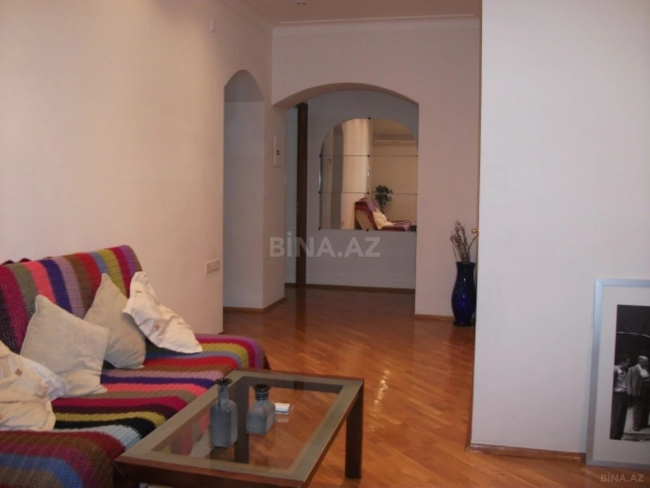 Satılır 5 otaqlı mənzil 200 m²
