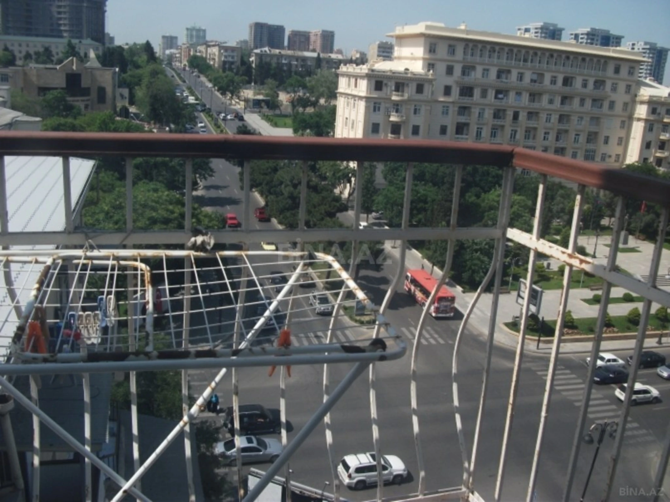 Satılır 5 otaqlı mənzil 200 m²