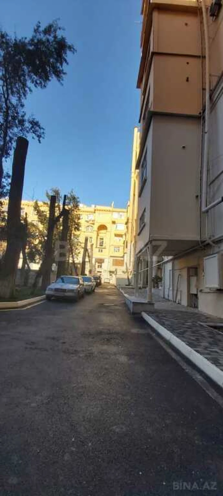 Satılır 5 otaqlı mənzil 200 m²