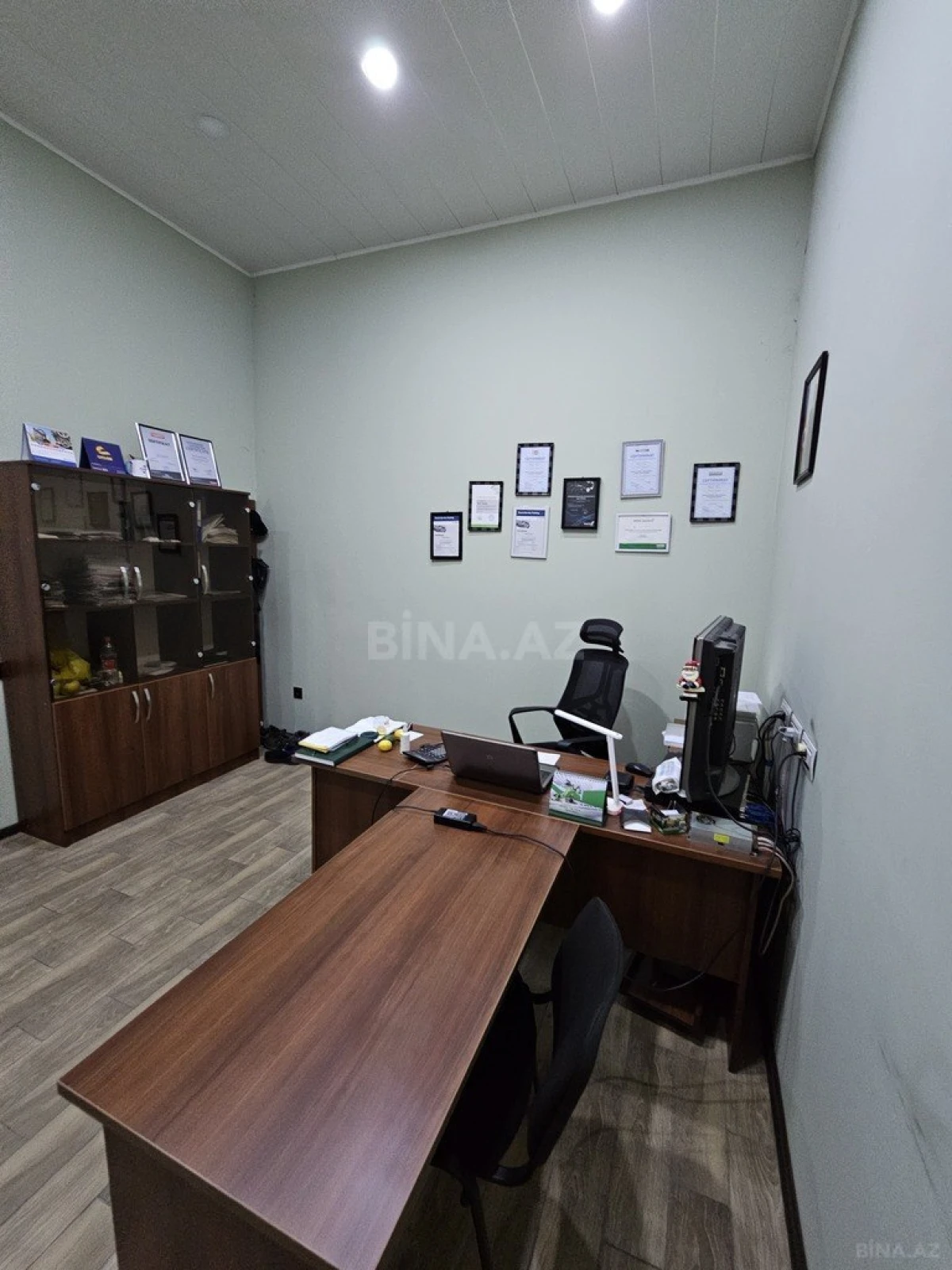 Satılır obyekt 250 m²