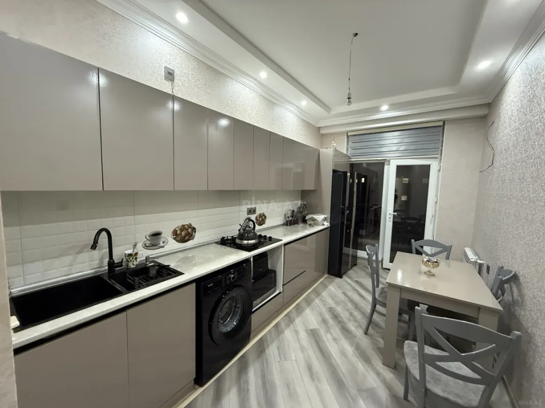 Satılır 3 otaqlı mənzil 123 m²