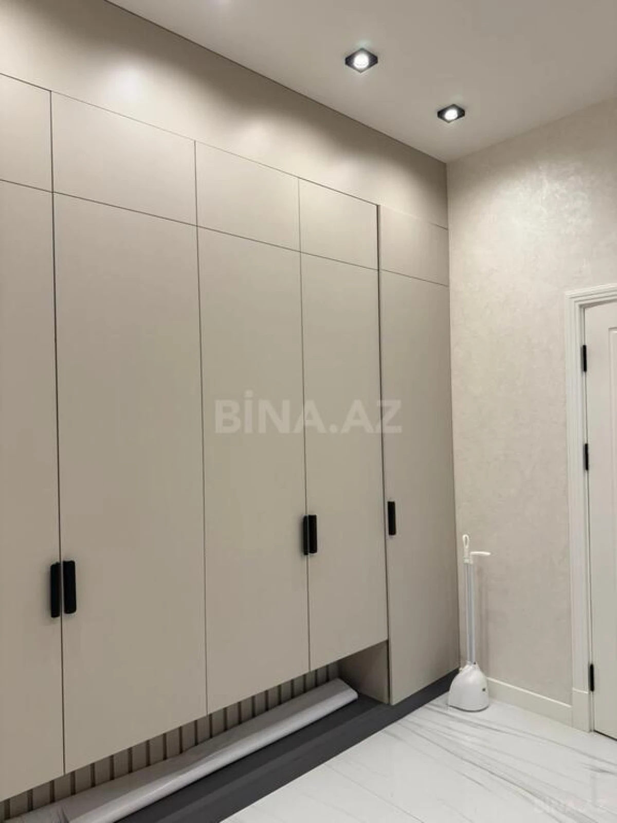 Kirayə verilir 3 otaqlı mənzil 130 m²