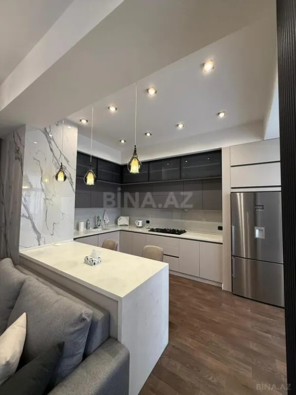 Kirayə verilir 3 otaqlı mənzil 130 m²