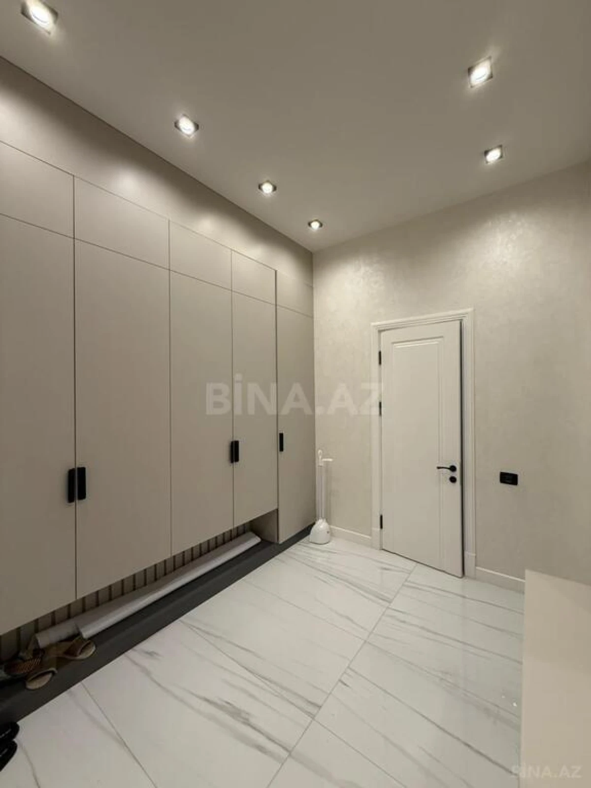 Kirayə verilir 3 otaqlı mənzil 130 m²