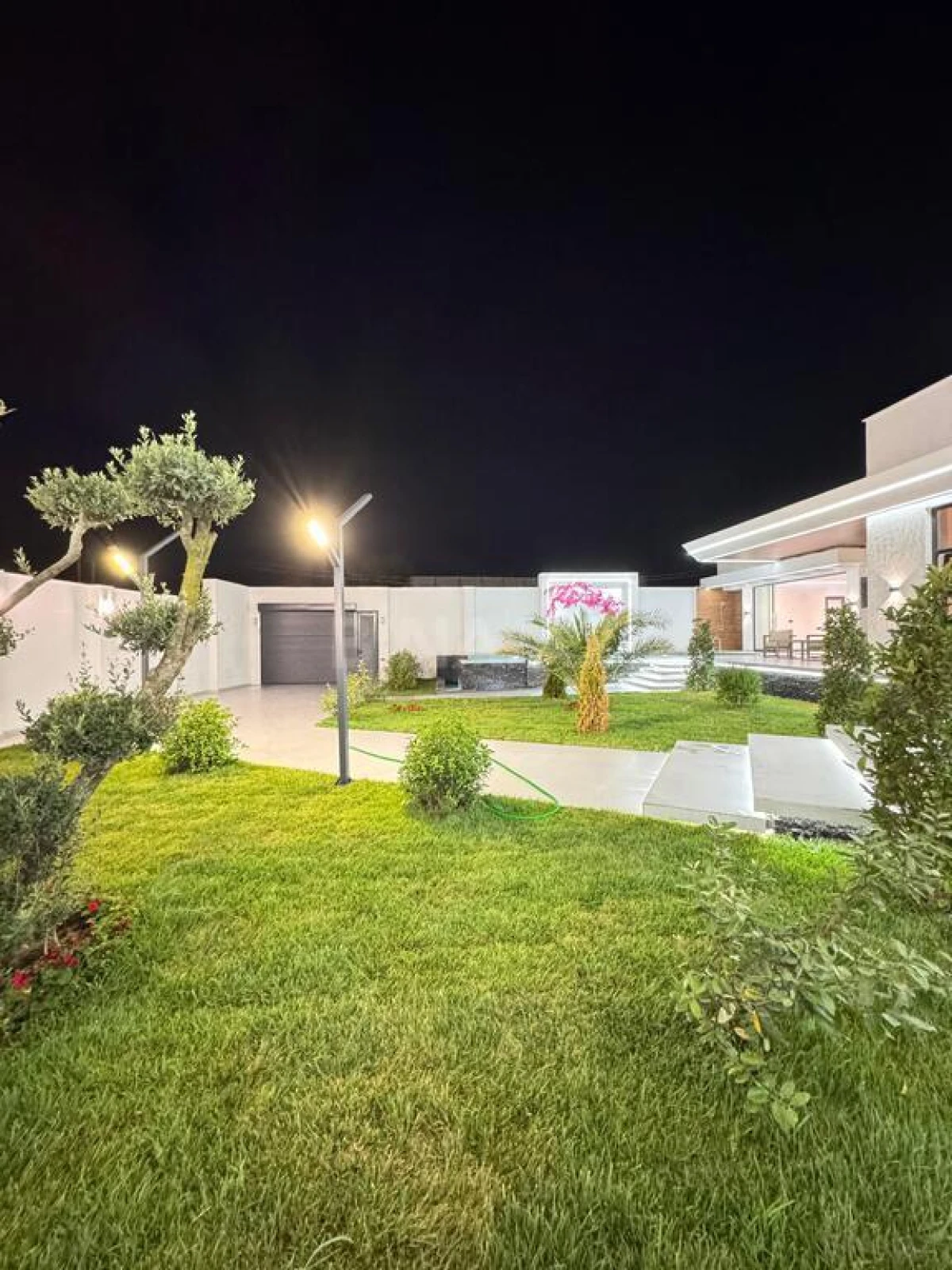 Satılır 5 otaqlı həyət evi 400 m²