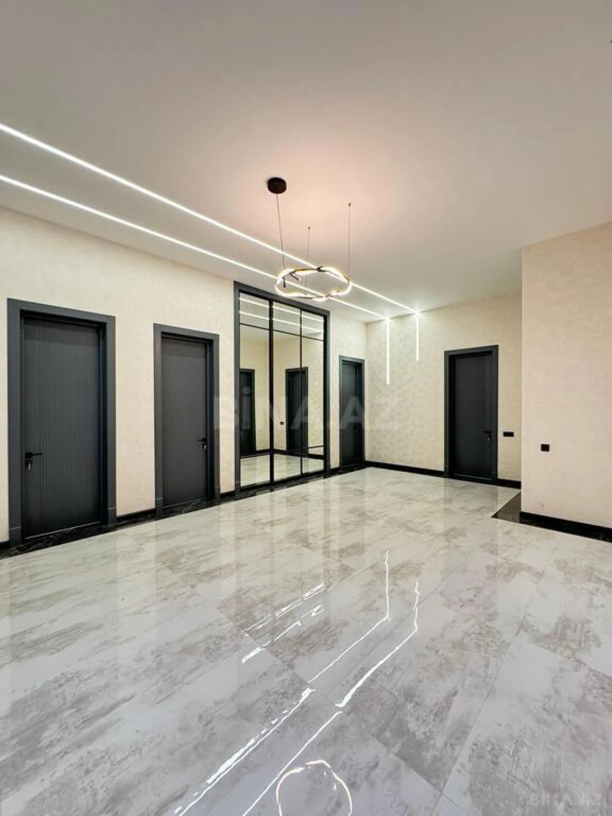 Satılır 5 otaqlı həyət evi 400 m²