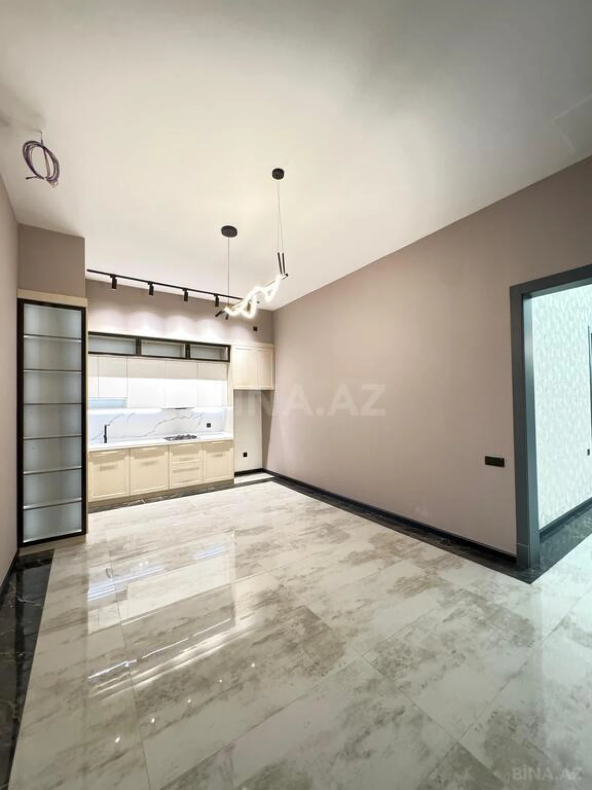 Satılır 5 otaqlı həyət evi 400 m²