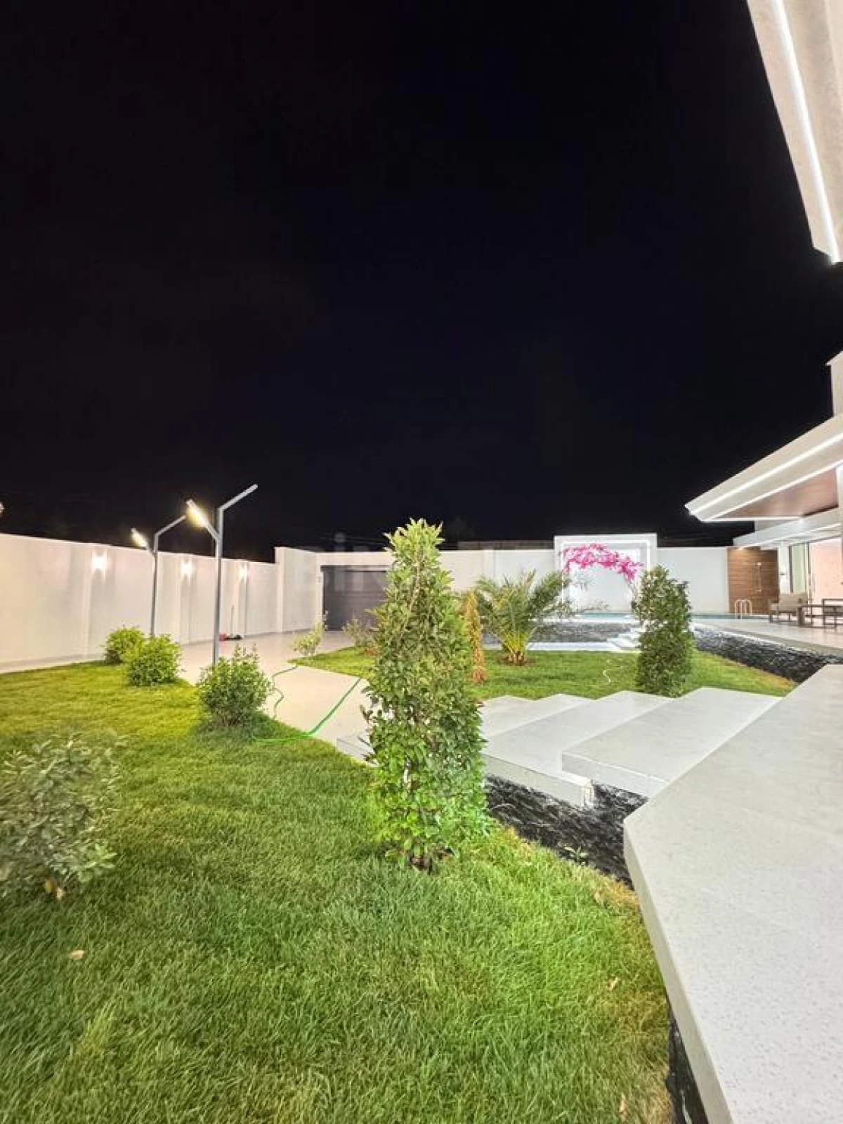 Satılır 5 otaqlı həyət evi 400 m²