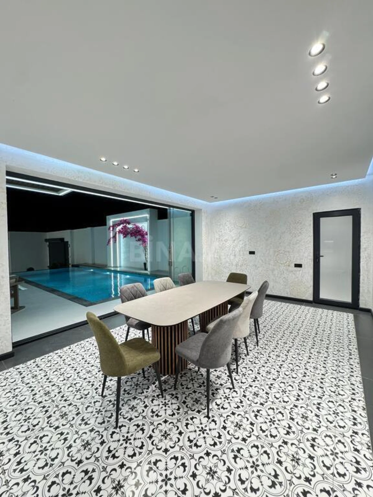 Satılır 5 otaqlı həyət evi 400 m²