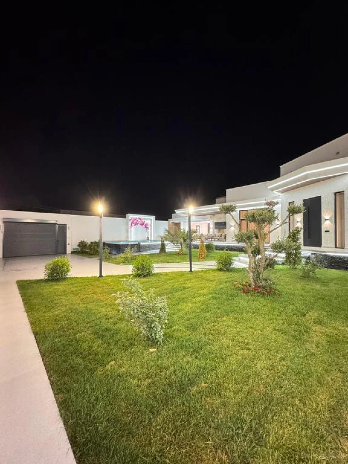 Satılır 5 otaqlı həyət evi 400 m²