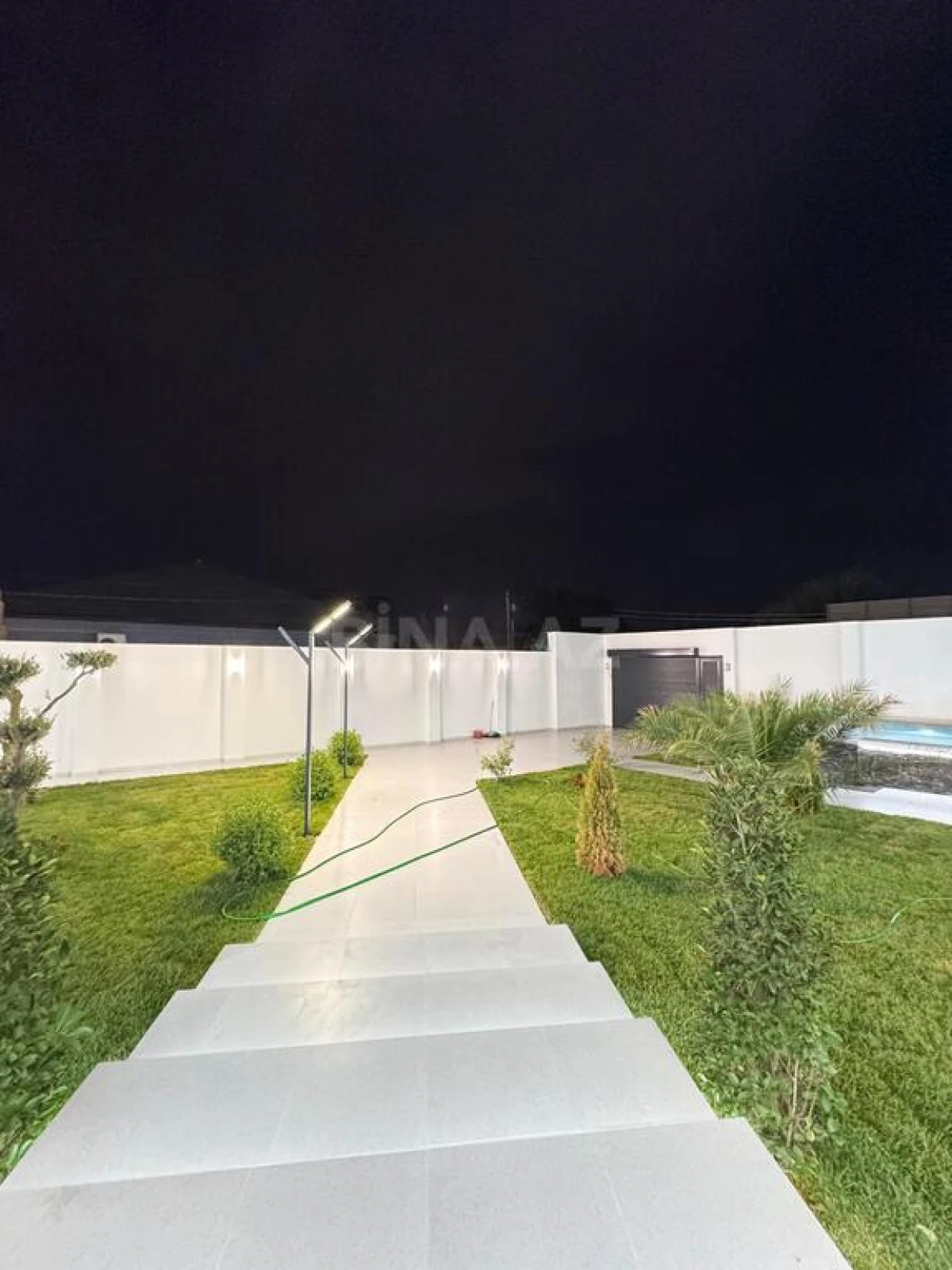 Satılır 5 otaqlı həyət evi 400 m²