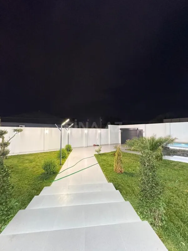 Satılır 5 otaqlı həyət evi 400 m²