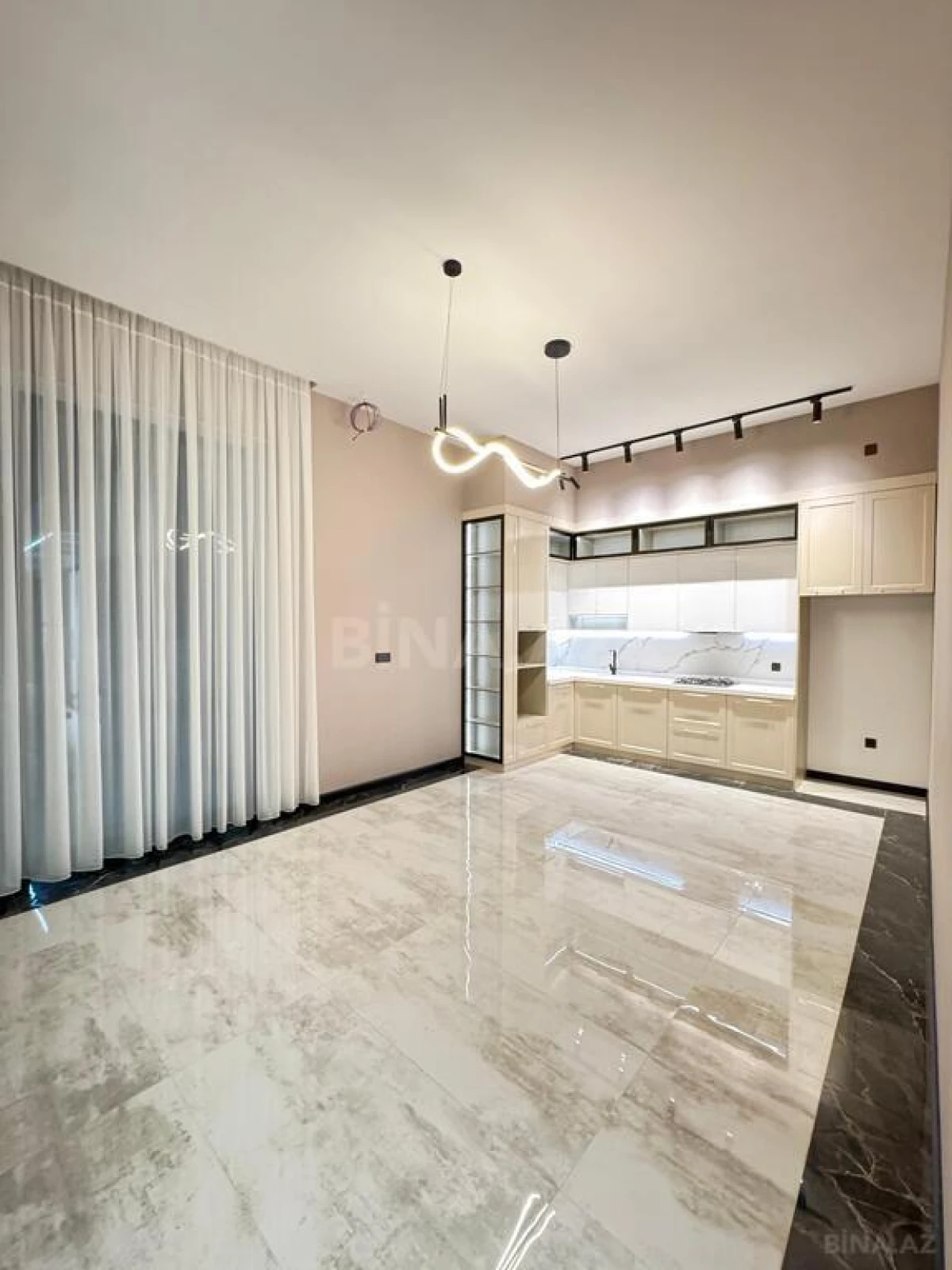 Satılır 5 otaqlı həyət evi 400 m²