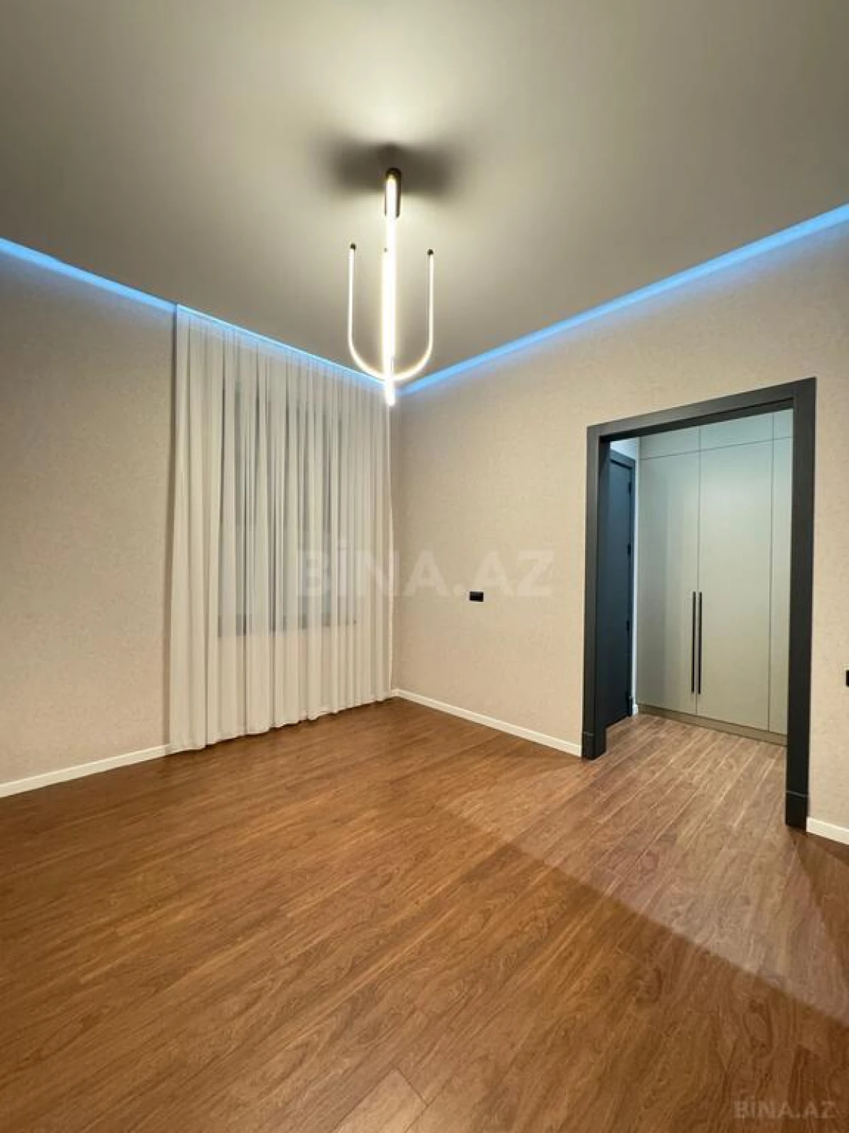 Satılır 5 otaqlı həyət evi 400 m²