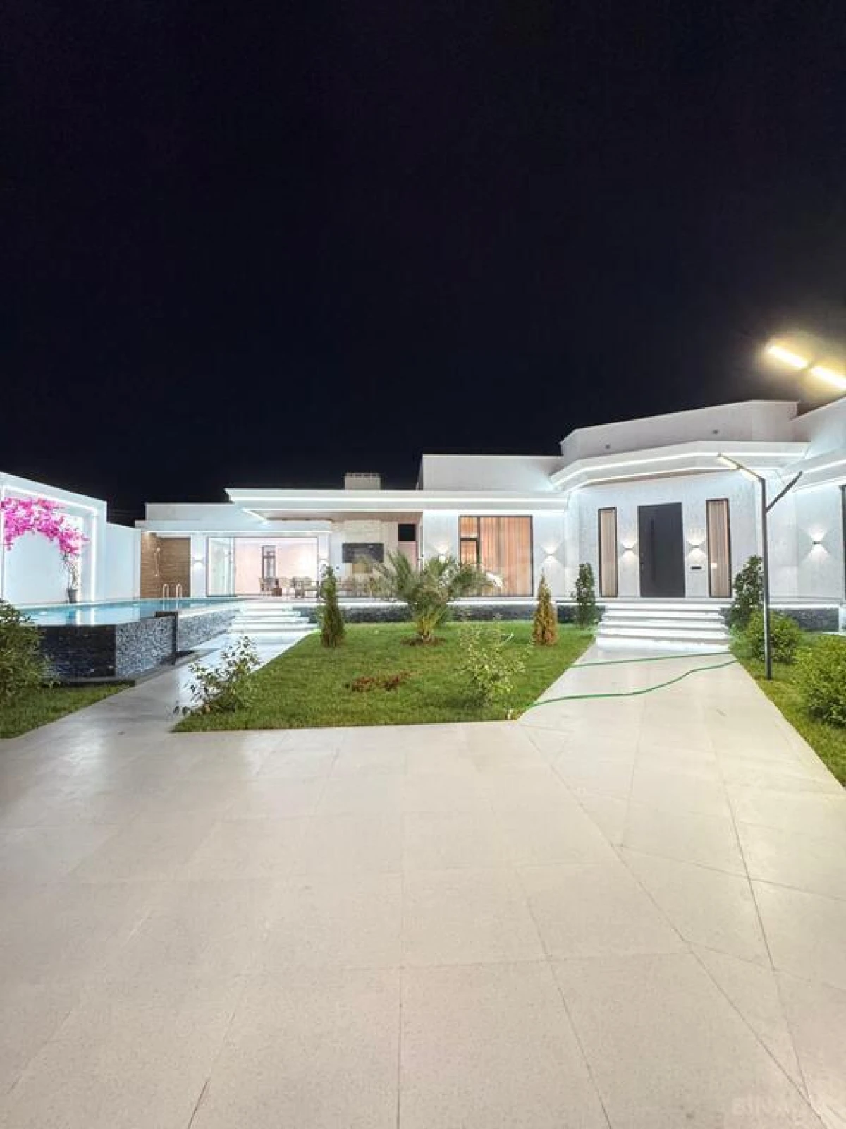 Satılır 5 otaqlı həyət evi 400 m²
