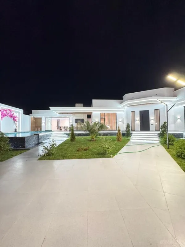 Satılır 5 otaqlı həyət evi 400 m²