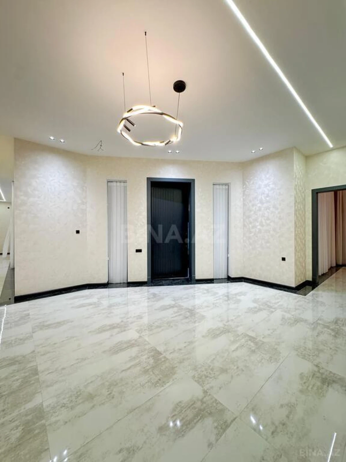Satılır 5 otaqlı həyət evi 400 m²