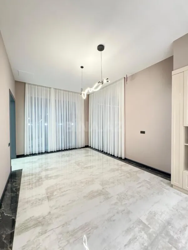 Satılır 5 otaqlı həyət evi 400 m²