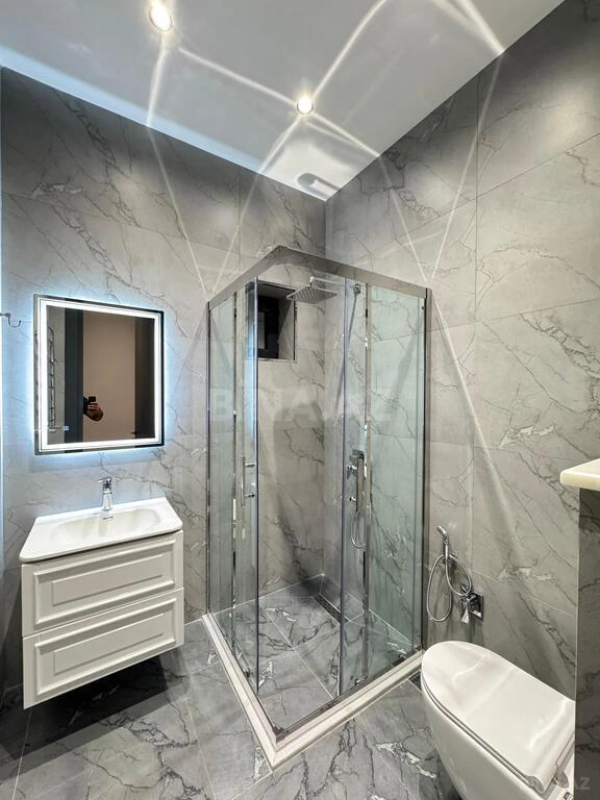 Satılır 5 otaqlı həyət evi 400 m²