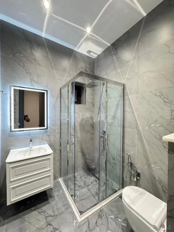 Satılır 5 otaqlı həyət evi 400 m²