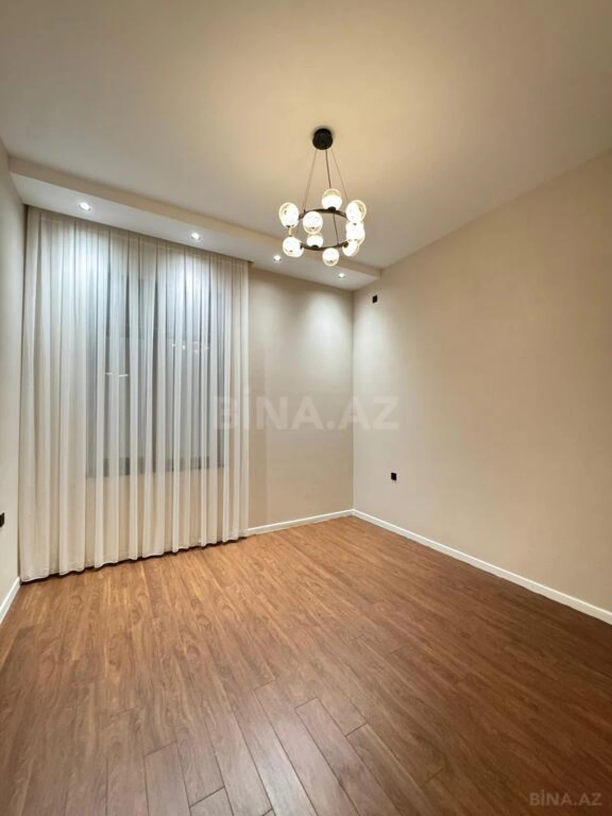 Satılır 5 otaqlı həyət evi 400 m²
