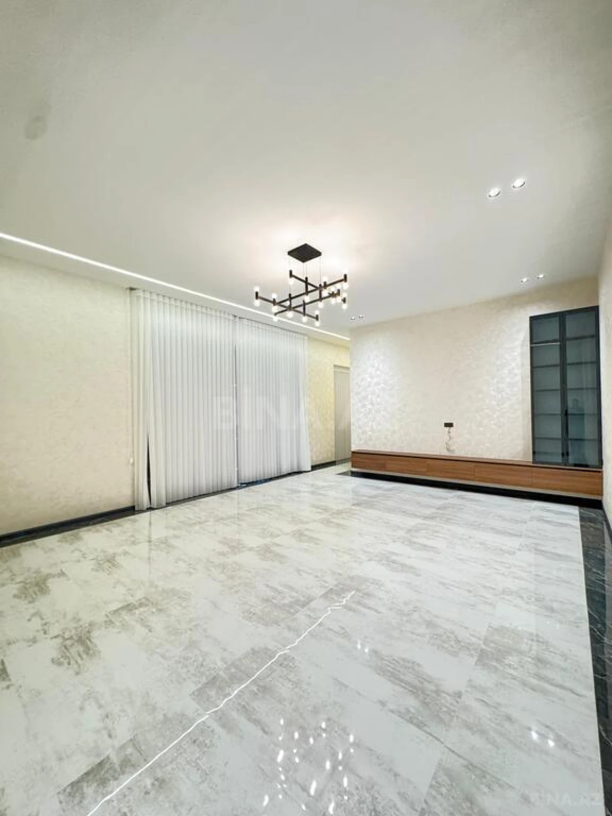 Satılır 5 otaqlı həyət evi 400 m²