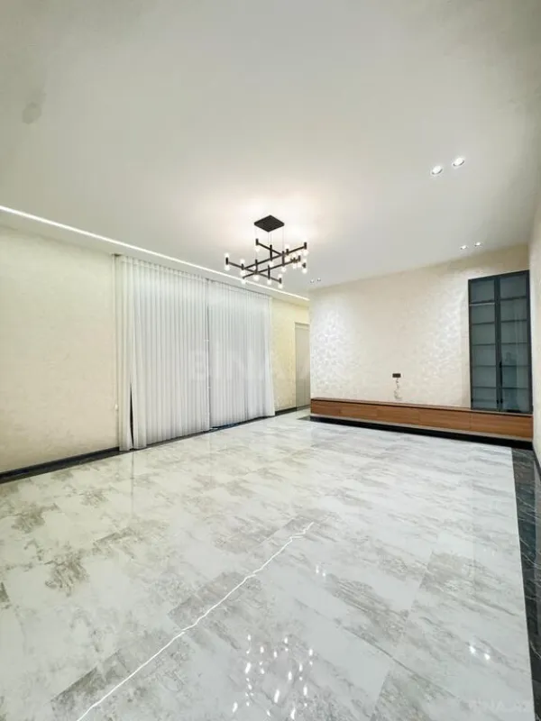 Satılır 5 otaqlı həyət evi 400 m²