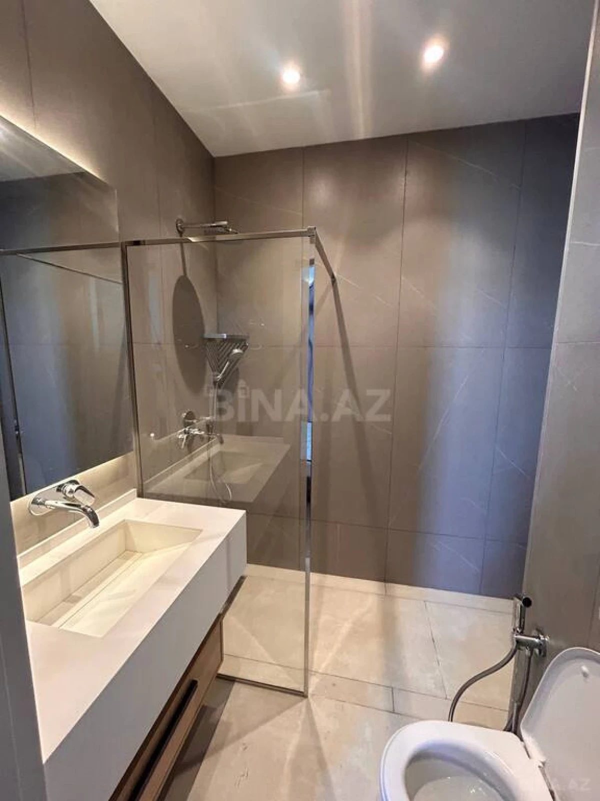 Satılır 3 otaqlı mənzil 127 m²