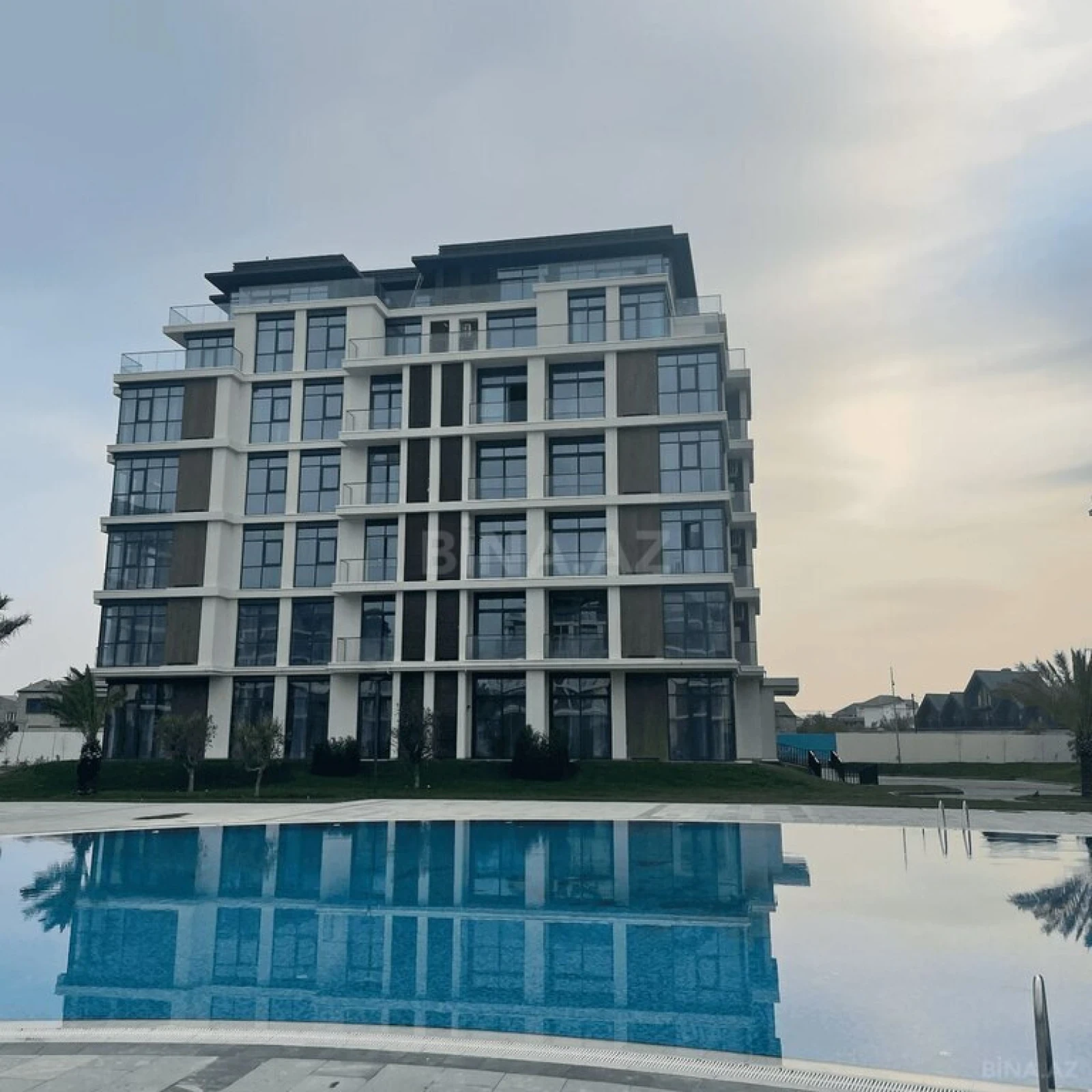 Satılır 3 otaqlı mənzil 127 m²