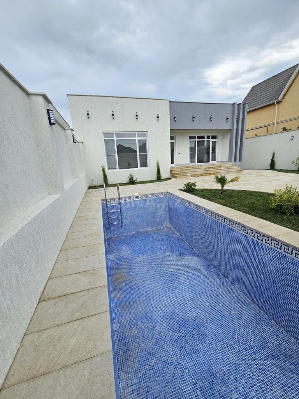 Satılır 4 otaqlı həyət evi 160 m²