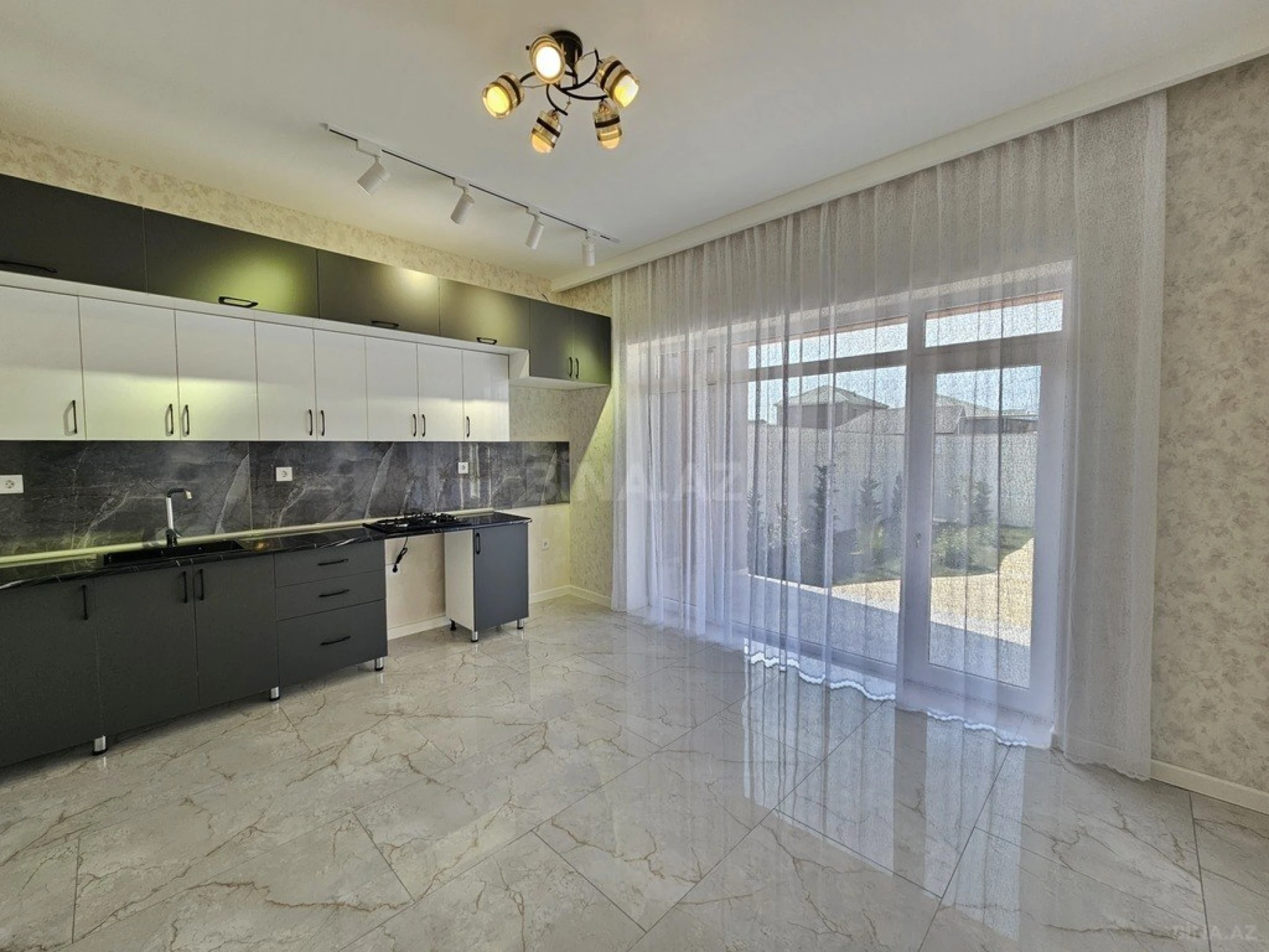 Satılır 4 otaqlı həyət evi 160 m²