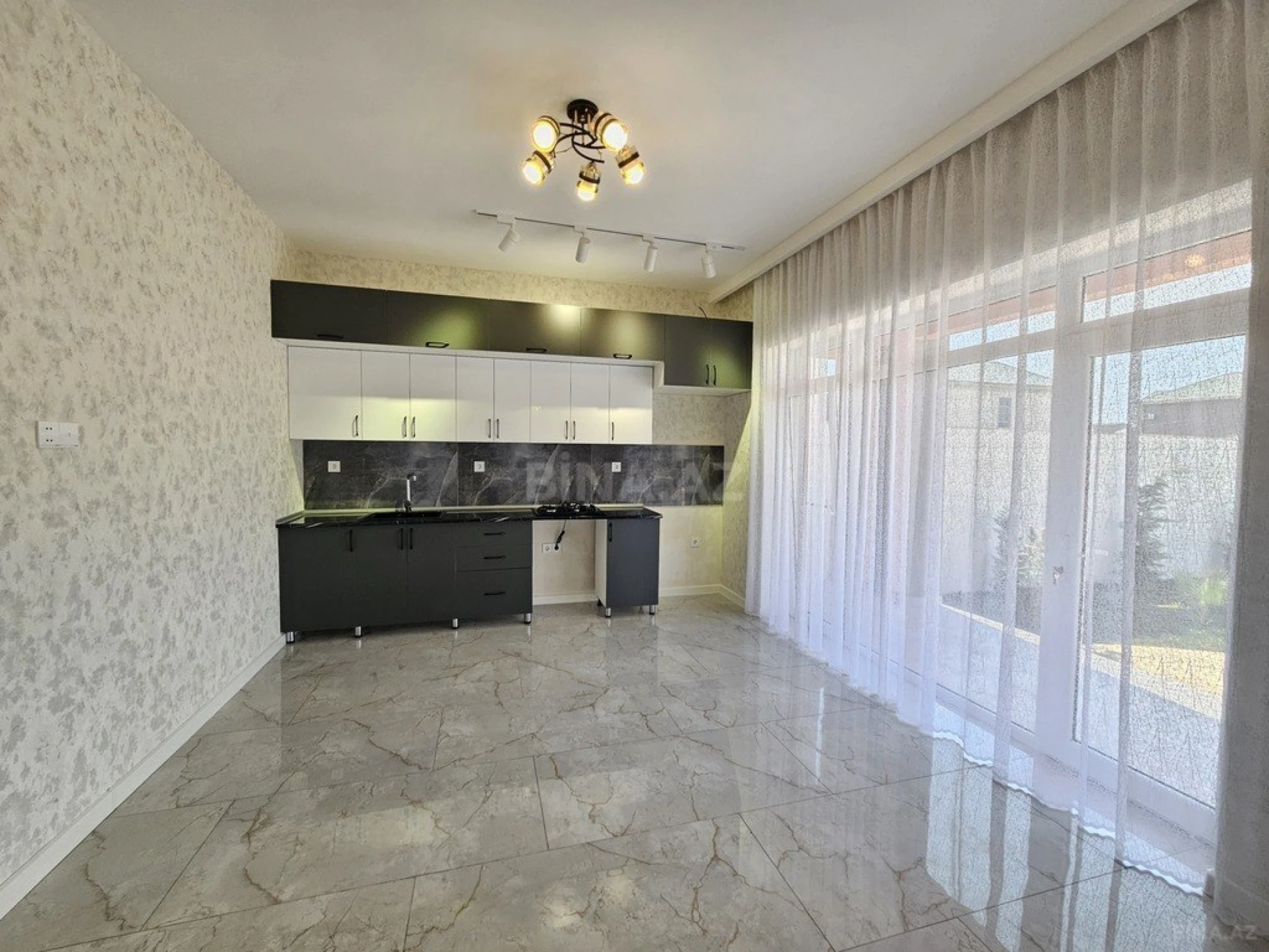Satılır 4 otaqlı həyət evi 160 m²