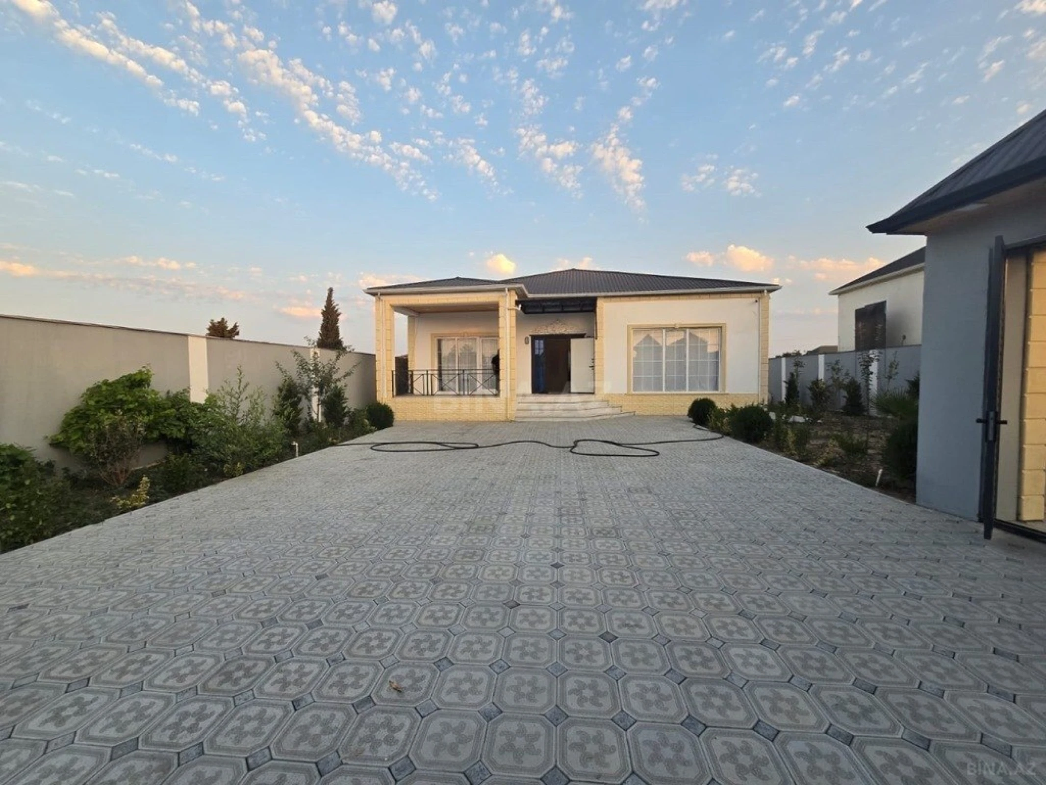 Satılır 4 otaqlı həyət evi 160 m²